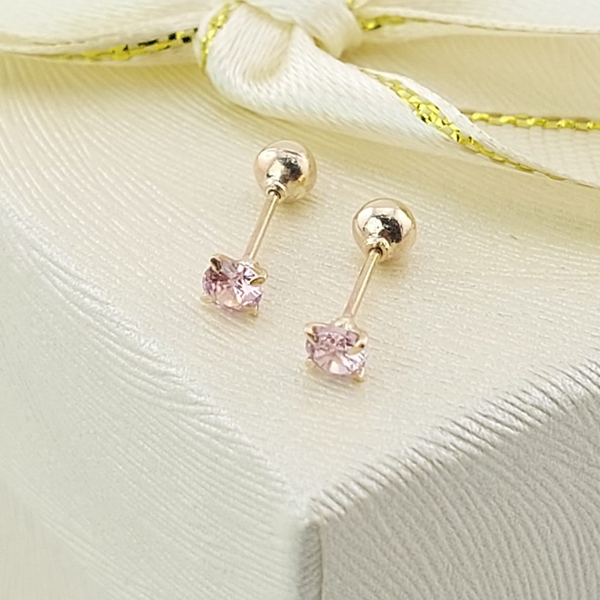 Dormilones Piedra Rosada 3mm Oro 10K 26885