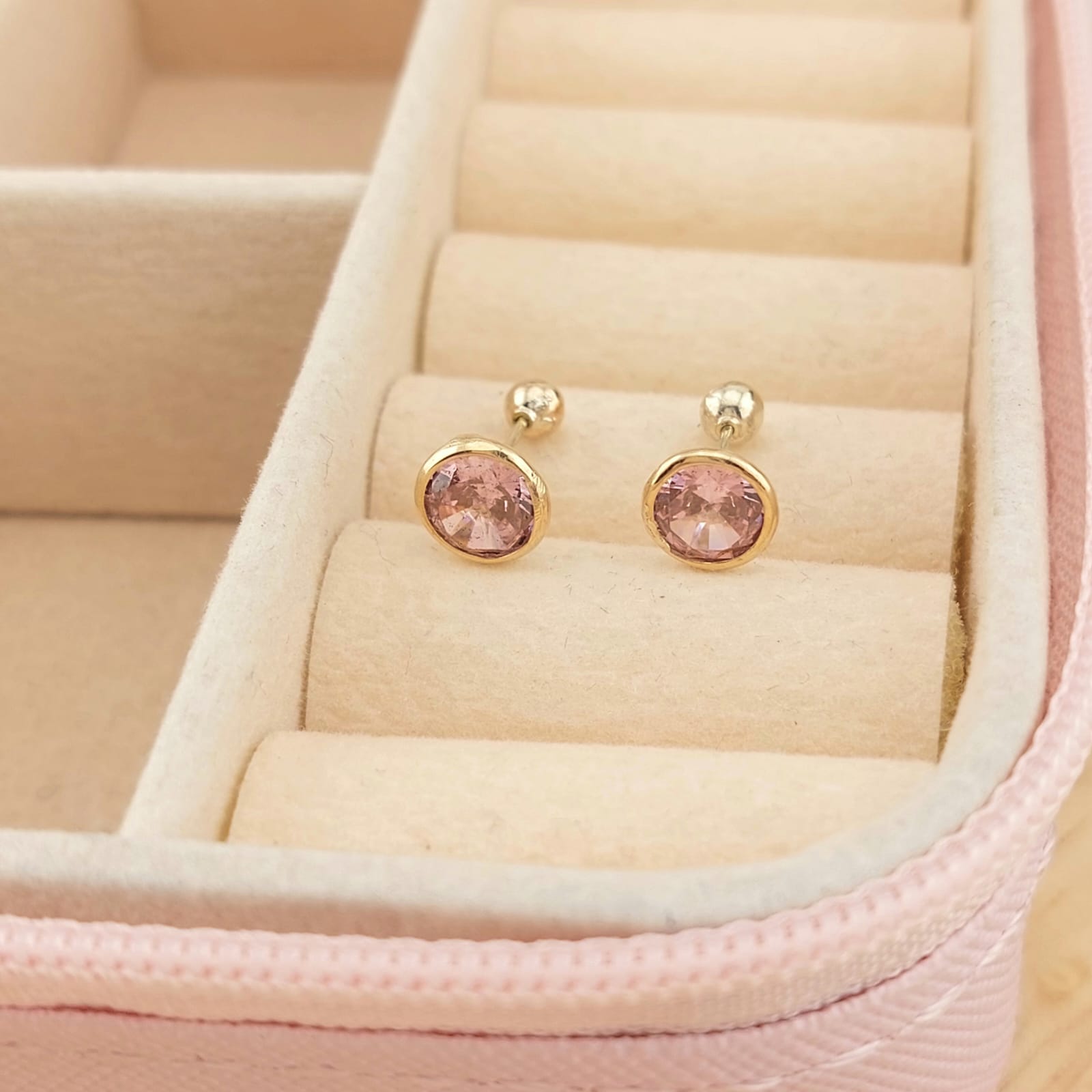 Dormilones Biselado Rosado 6mm Oro 10K 18551