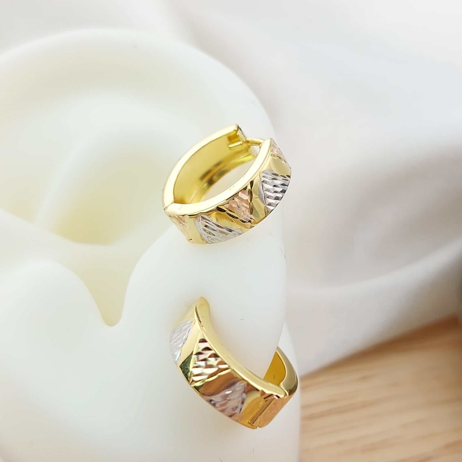 Aretes Huggies 13mm Oro 10k Italia 26718