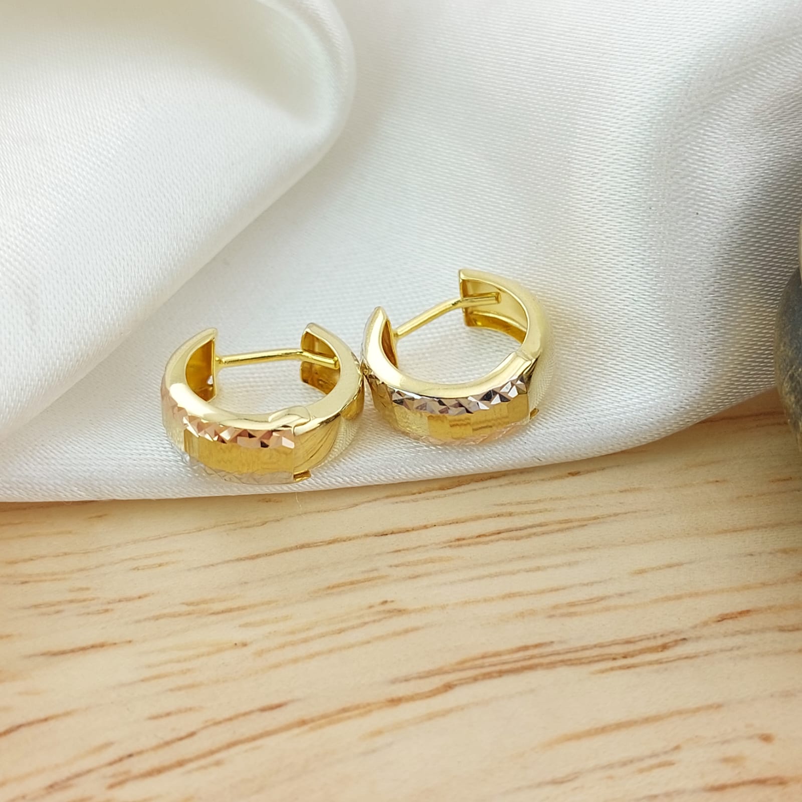 Aretes Huggies 13mm Oro 10k Italia 26717