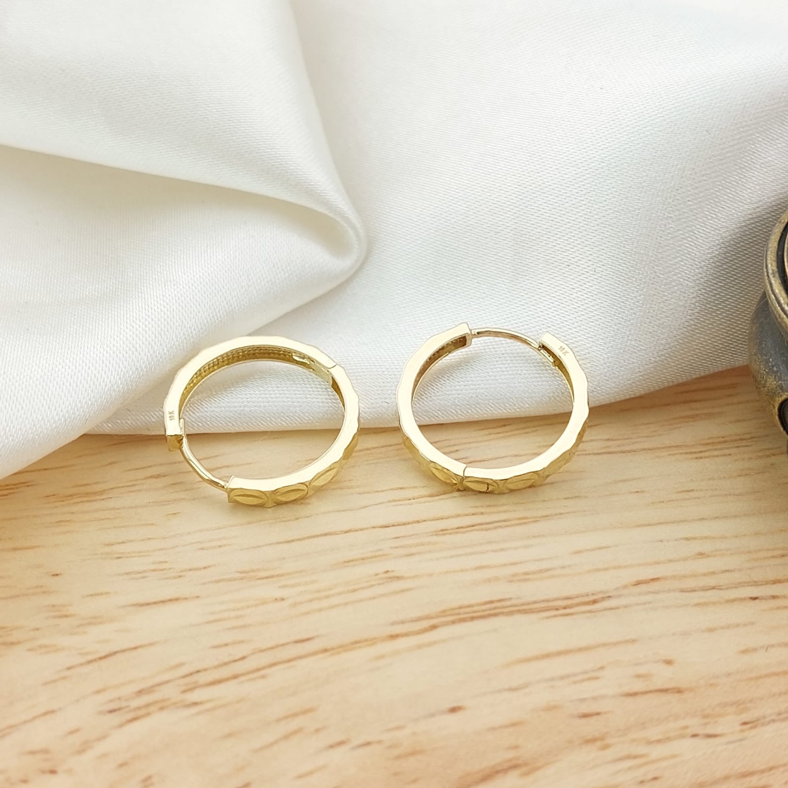 Aretes Huggies 16mm Oro 10k Italia 26715