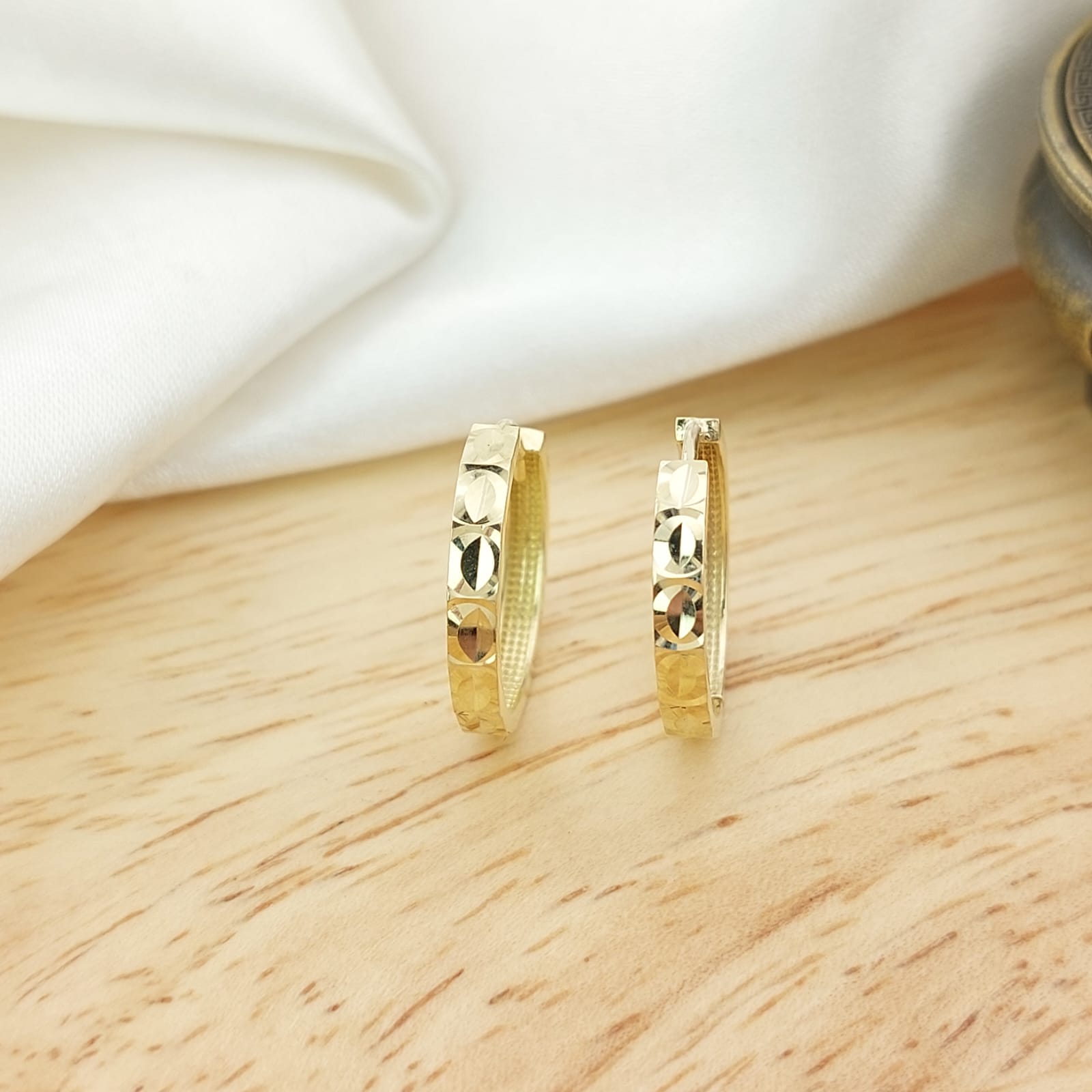 Aretes Huggies 16mm Oro 10k Italia 26715
