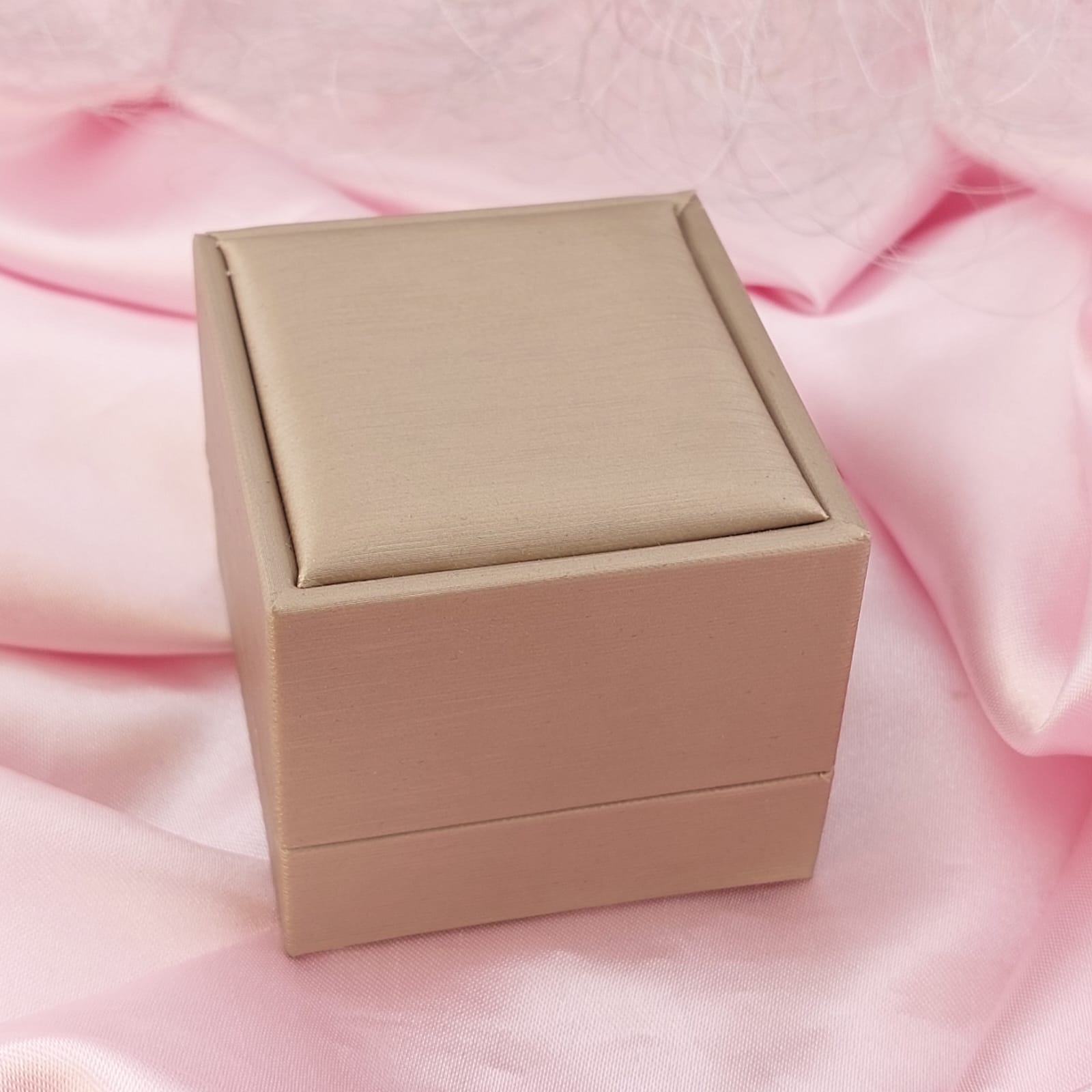 Caja de Regalo Beige Anillos 6x6.5cm 801018