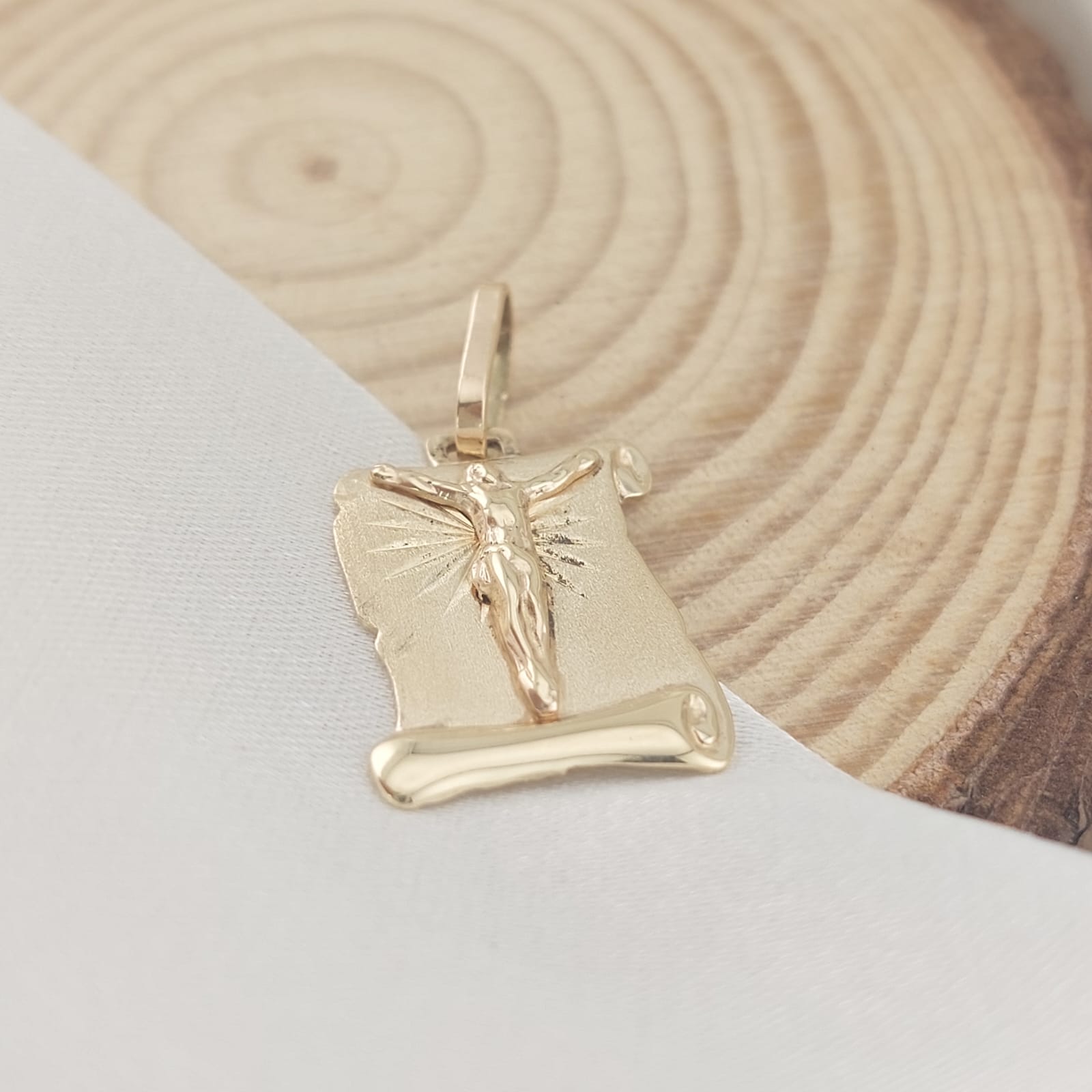 Dije Pergamino Jesús 20mm Oro 10k 26988