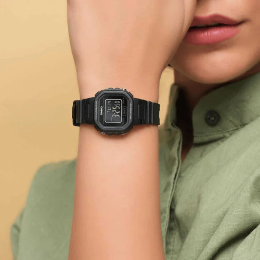 Casio Reloj para Dama / Niño LA-20WH-1BDF