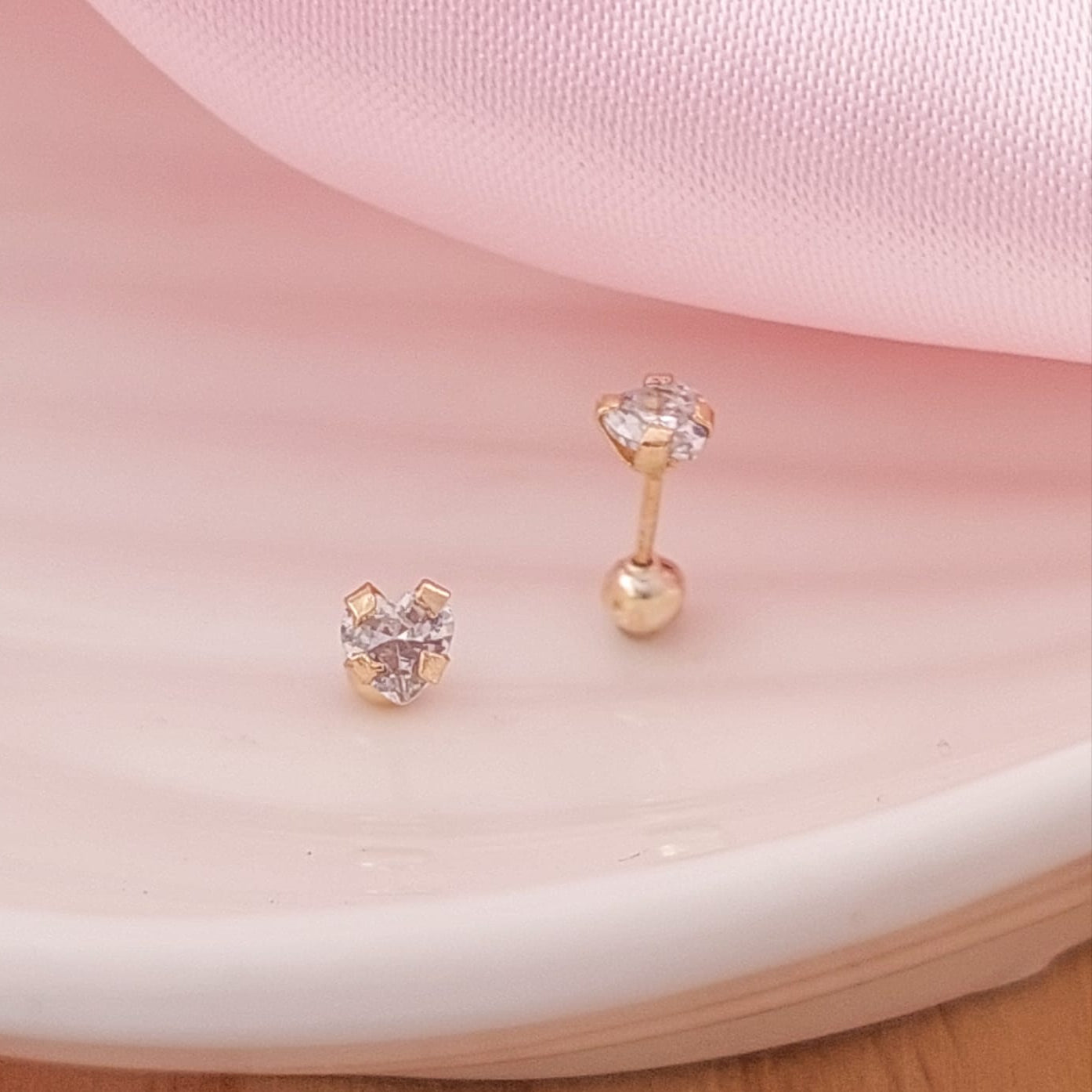 Dormilones Corazón Blanco 4mm Oro 10k 24816