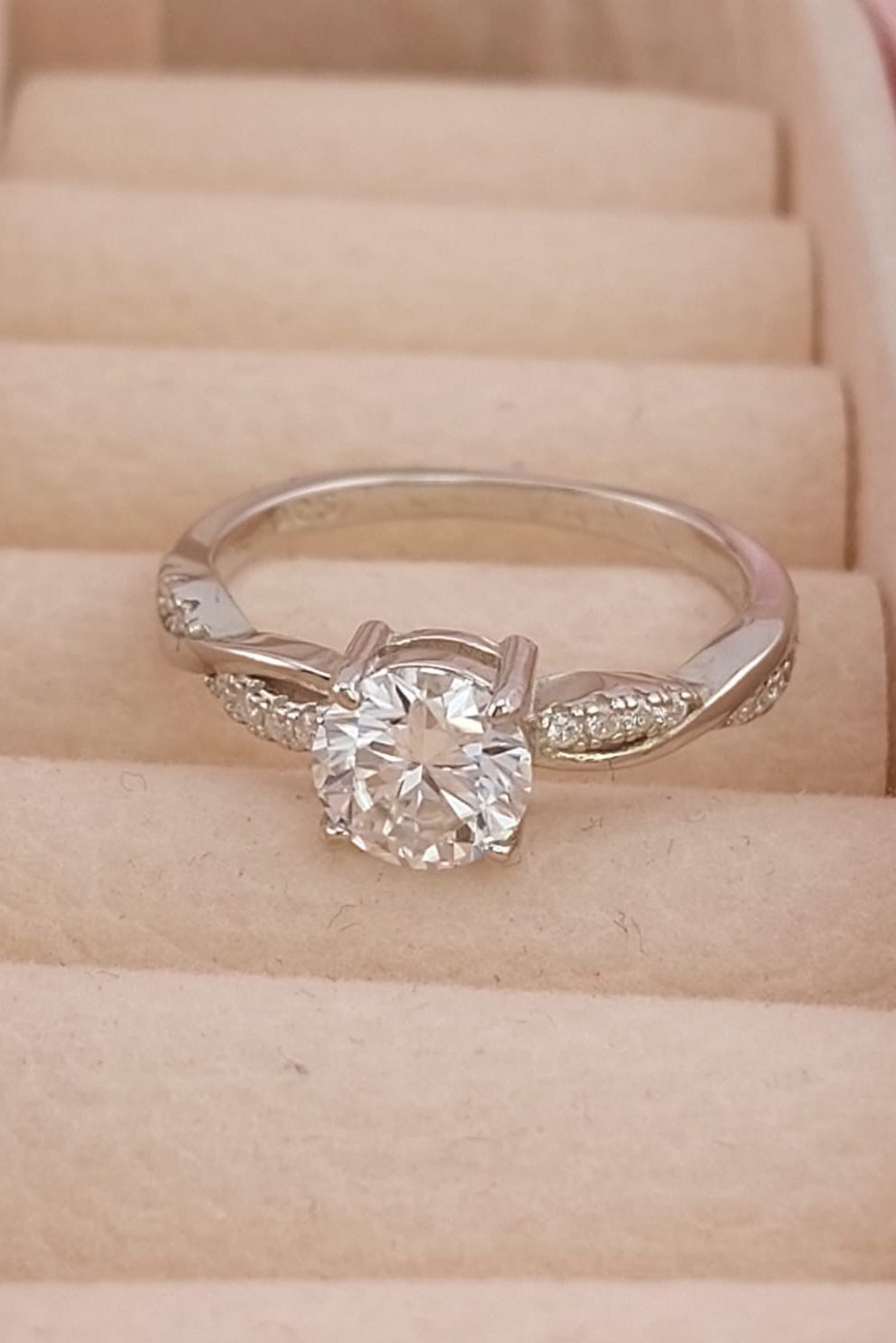 Anillo Compromiso Plata 925 Rodio con Piedra Diamante Moissanita TW 1.084CT VVS1 Certificado 25613