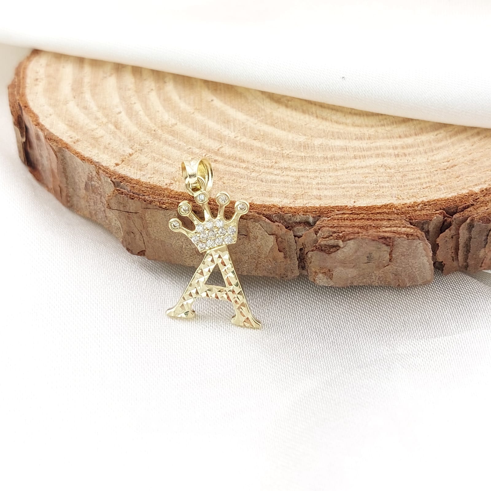 Dije Letra 18mm Oro 10k 26664