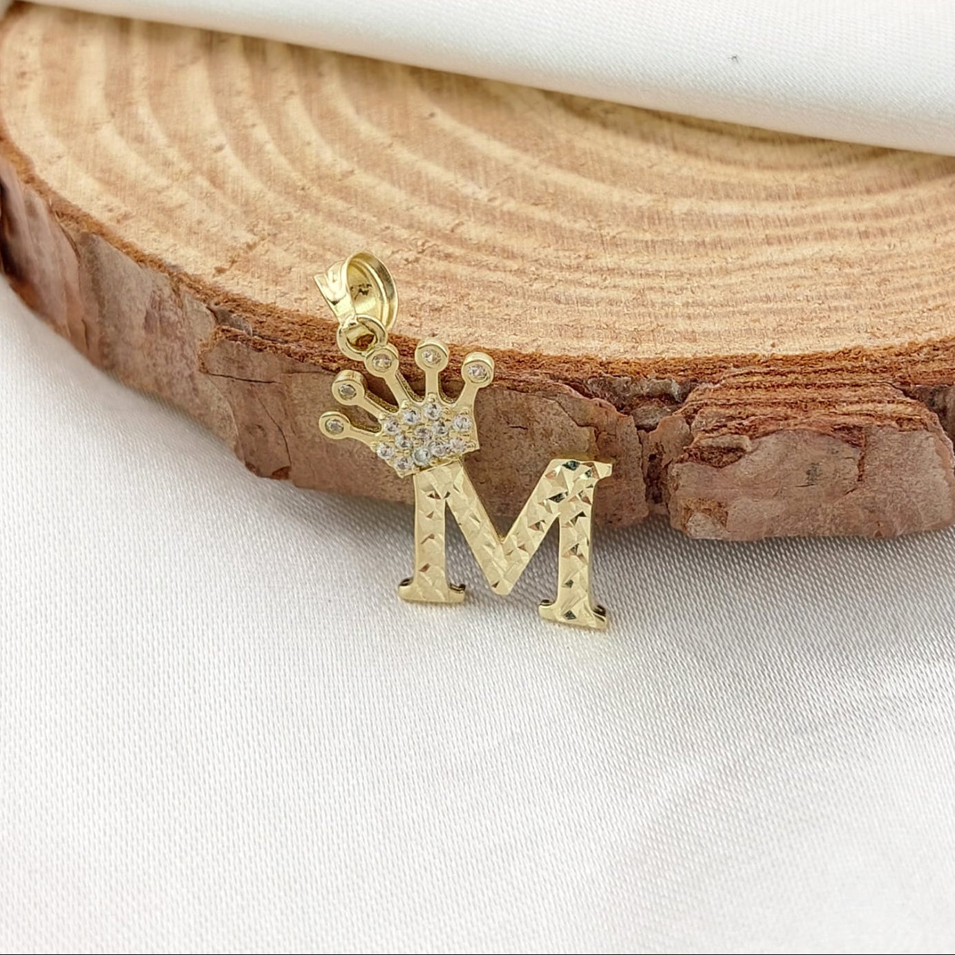 Dije Letra 18mm Oro 10k 26665