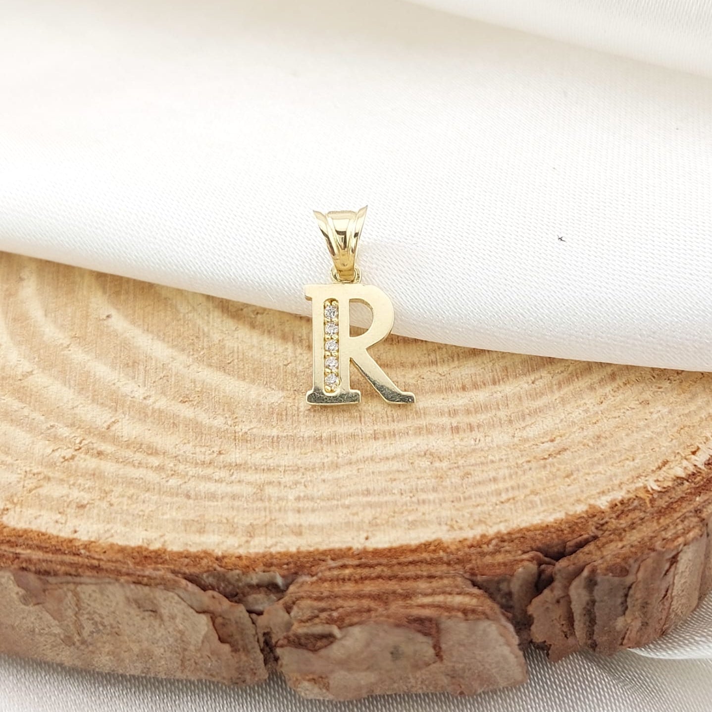 Dije Letra 10mm Oro 10k 26674
