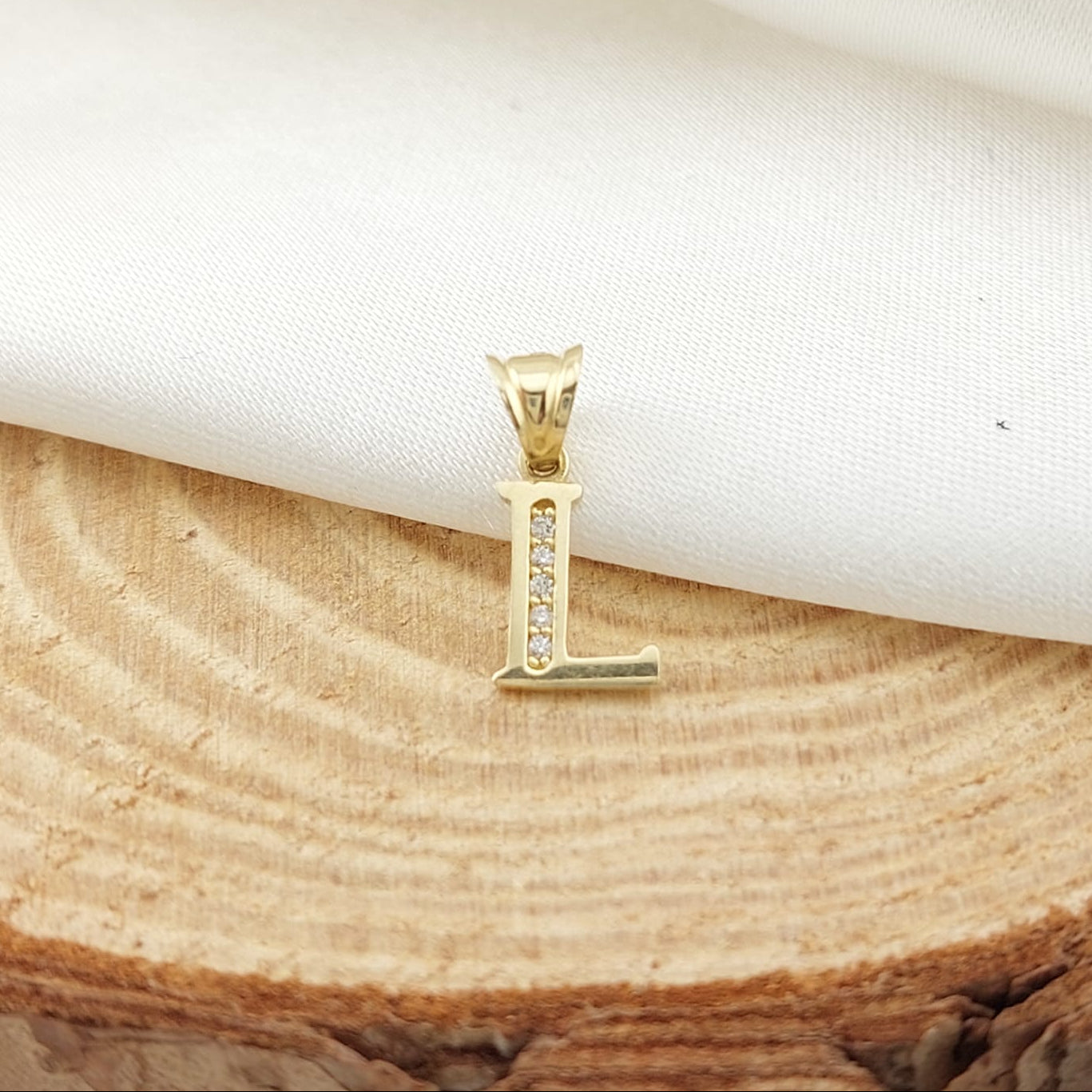 Dije Letra 10mm Oro 10k 26673