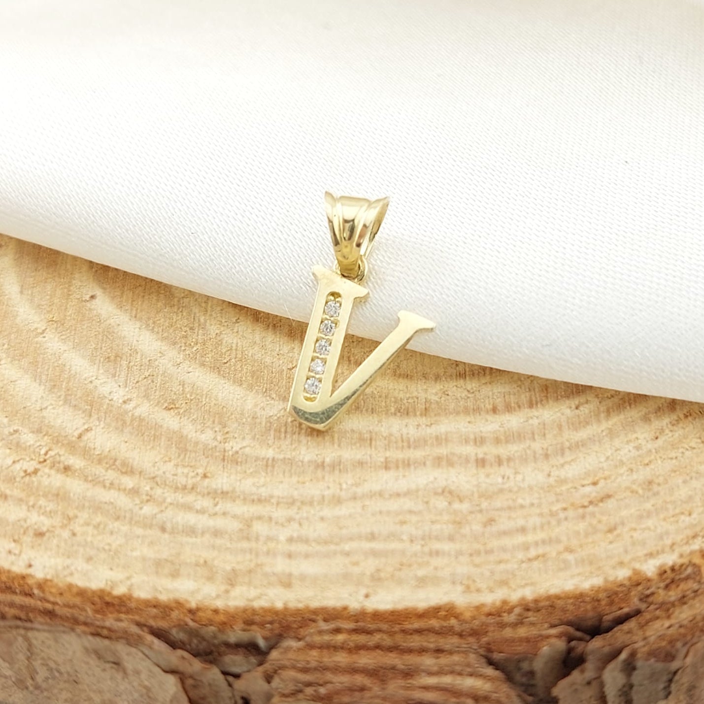 Dije Letra 10mm Oro 10k 26676
