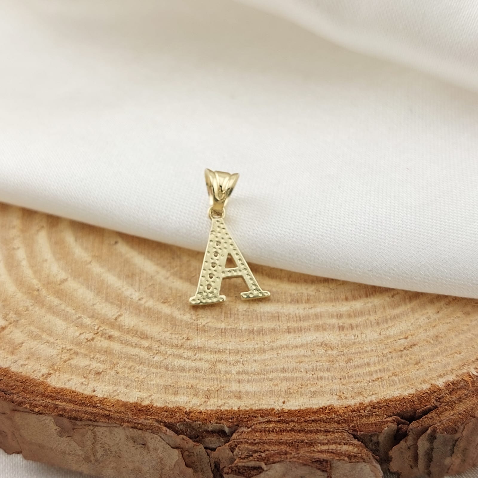 Dije Letra 10mm Oro 10k 26668