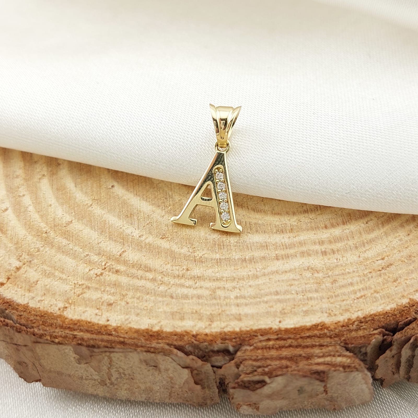 Dije Letra 10mm Oro 10k 26668
