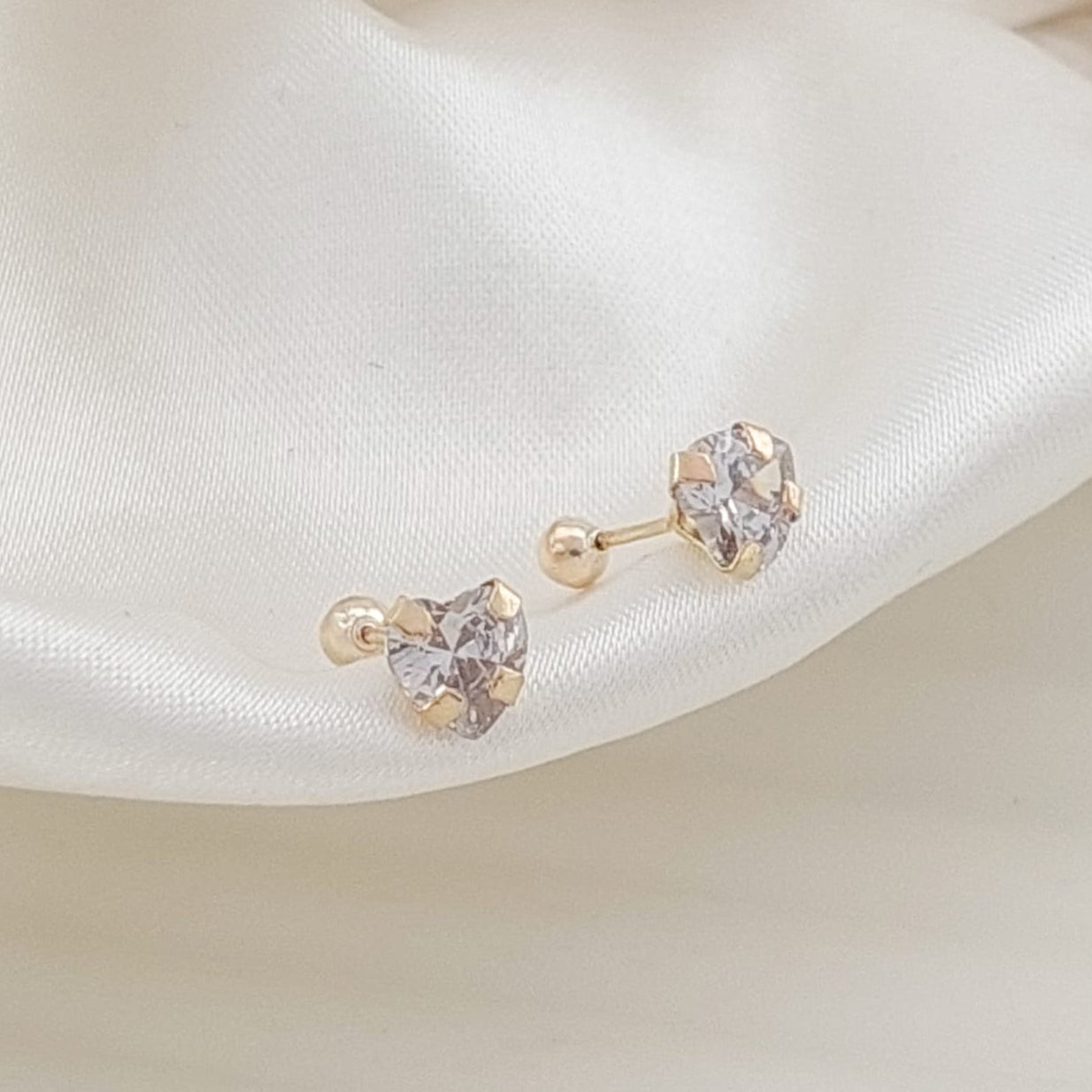 Dormilones Corazón Blanco 5mm Oro 10k 24813