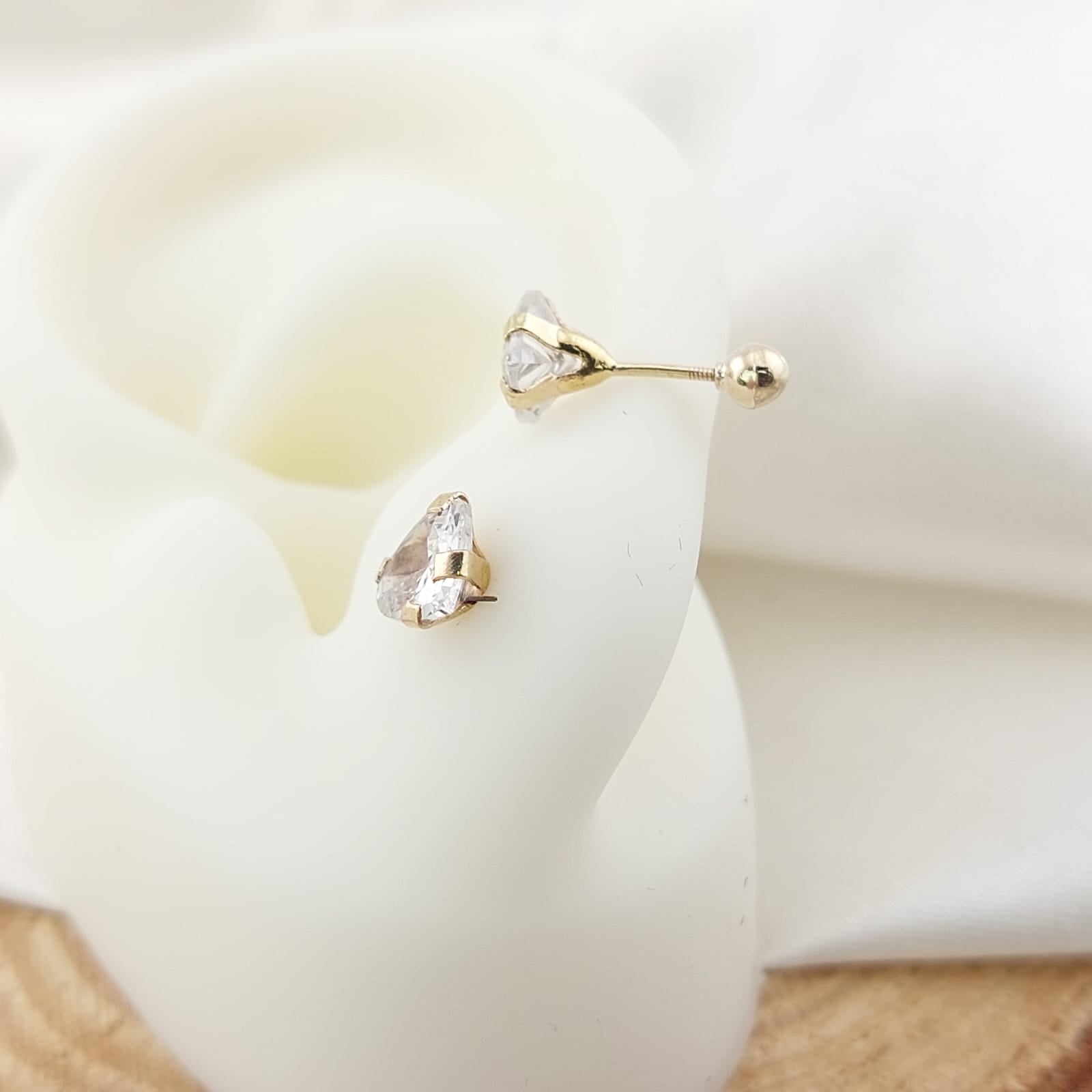 Dormilones Corazón Blanco 6mm Oro 10k 24817