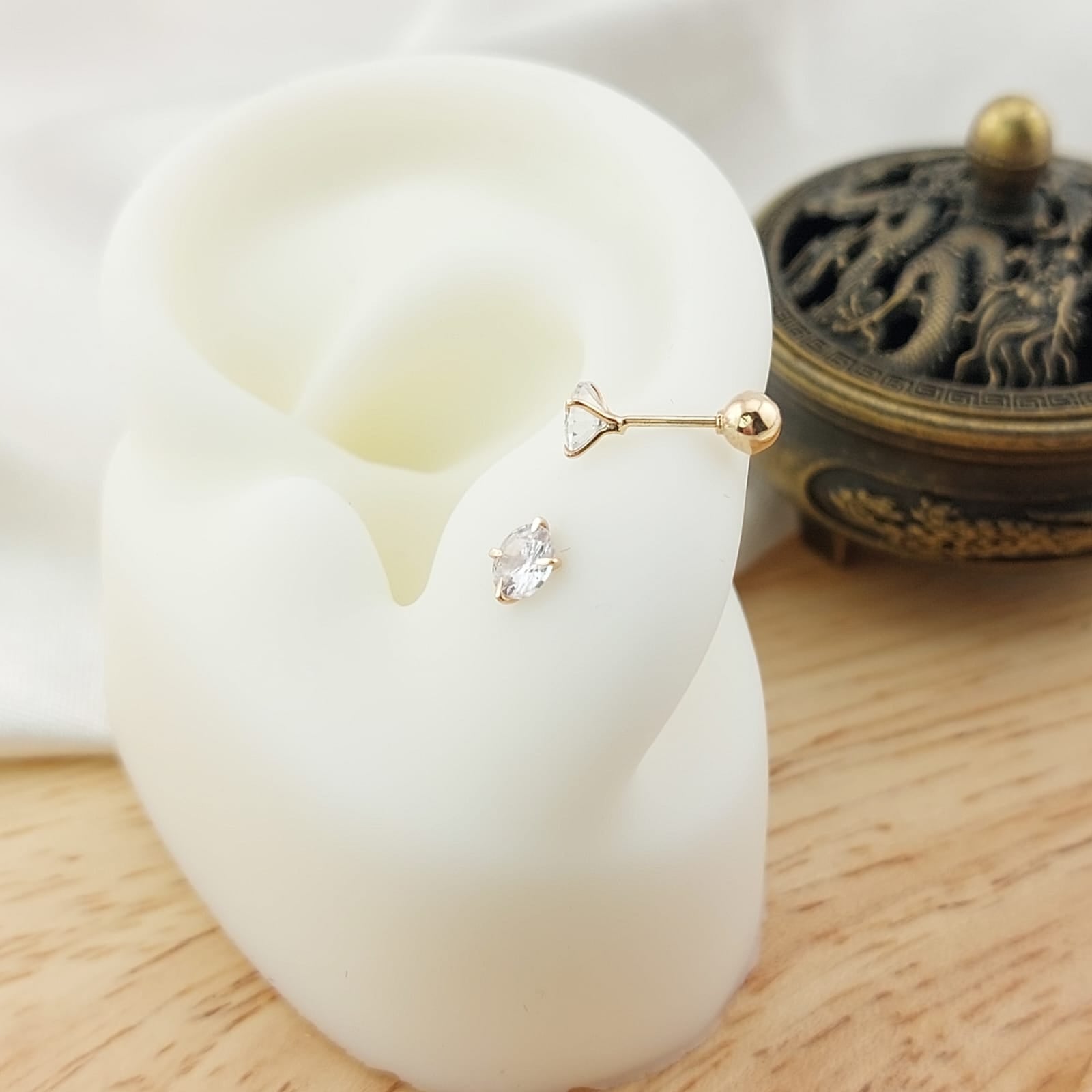 Dormilones Piedra Blanca 4mm Oro 10K 16540