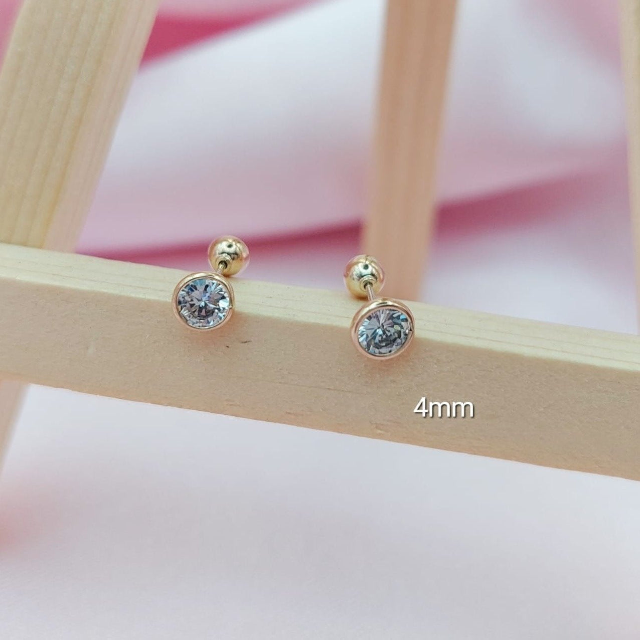 Dormilones Biselado Blanco 4mm Oro Nacional 10K 210000017814