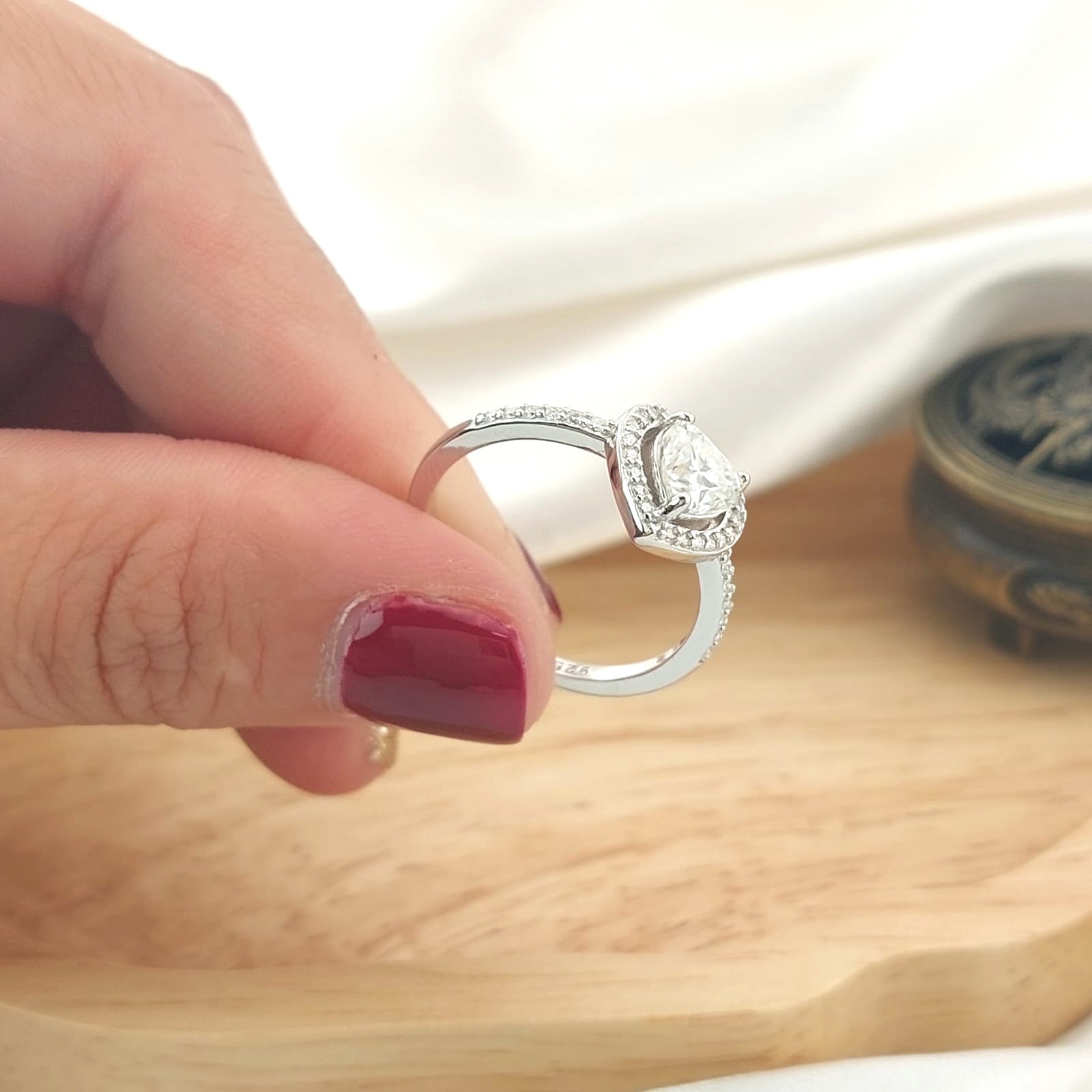 Anillo Compromiso Moissanita 6mm/1.2mmx12 GRADE D 1.011CT VVS1 Plata 925 26753